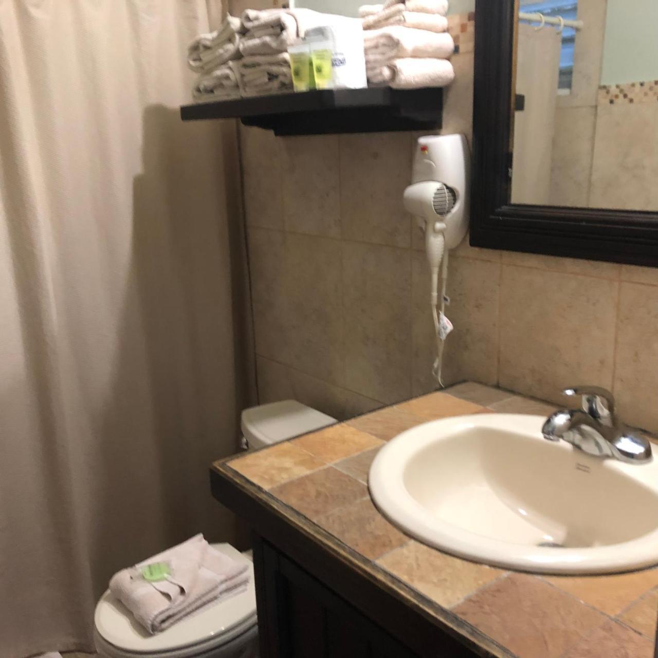 רינקון Las Palmas Inn מראה חיצוני תמונה